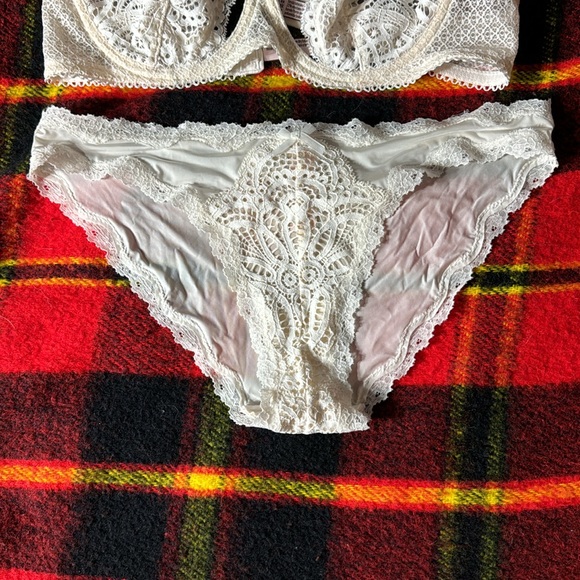 Victoria's Secret Other - Victoria’s Secret M ivory bikini panty lace